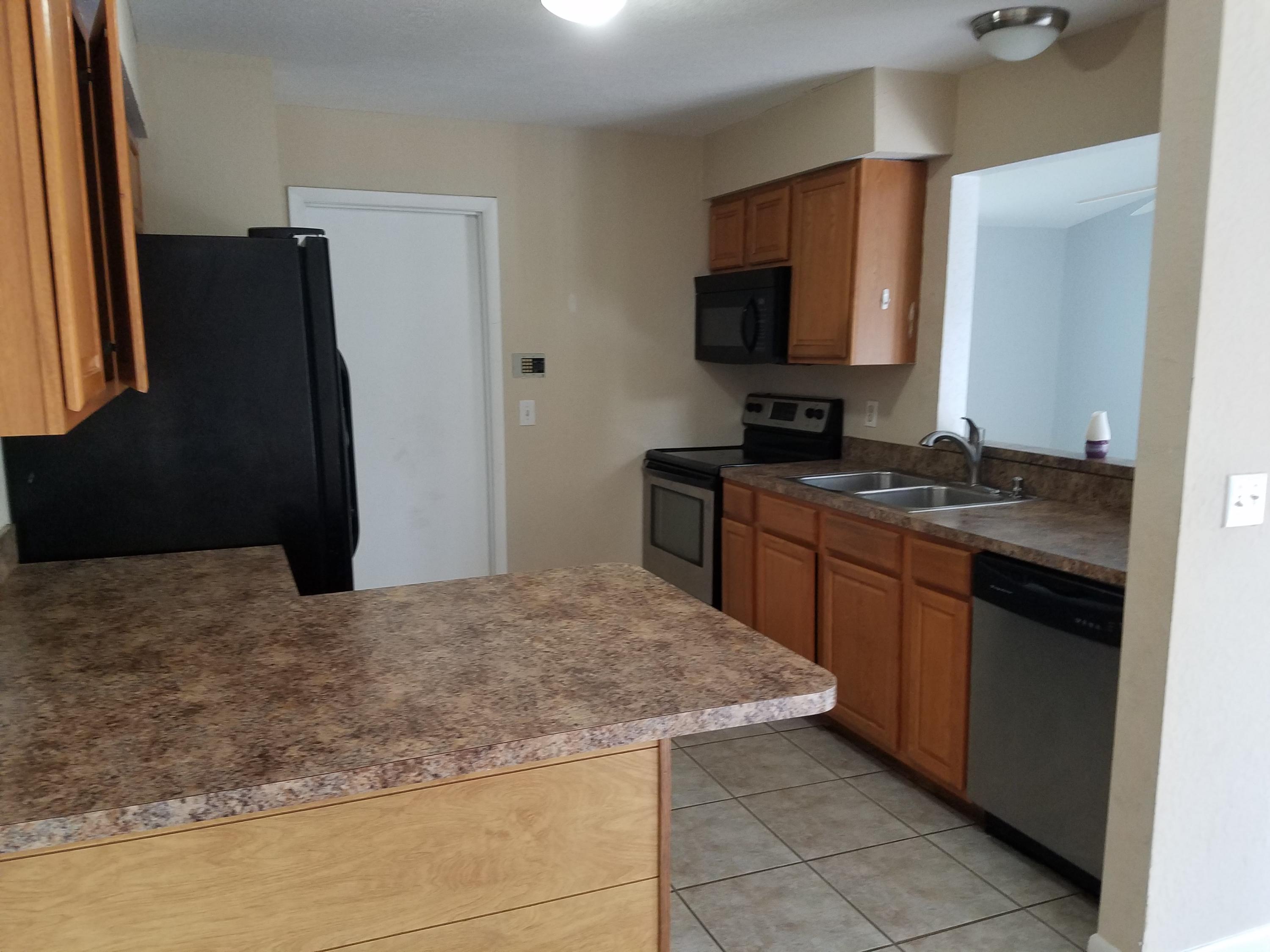 934 Southwest Longfellow Road Port St. Lucie, FL 34953 - Photo 6 of 26 kitchen