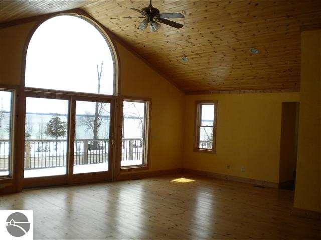 15115 Bluff Road Traverse City, MI 49686 - Photo 8 of 32 1743981-7.JPG