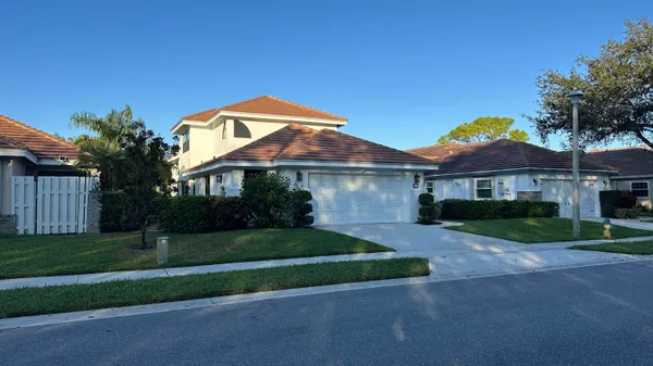 $925,000 | 340 Sherwood Forest Drive, Delray Beach, FL 33445