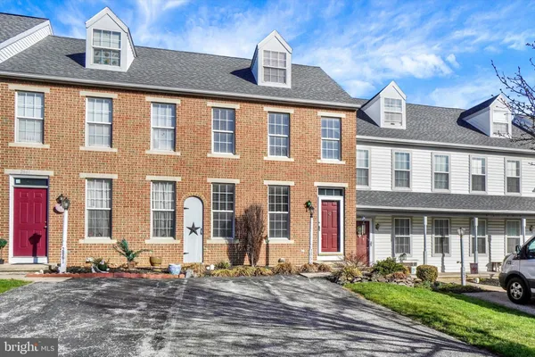 $235,000 | 2859 Woodmont Drive, York, PA 17404