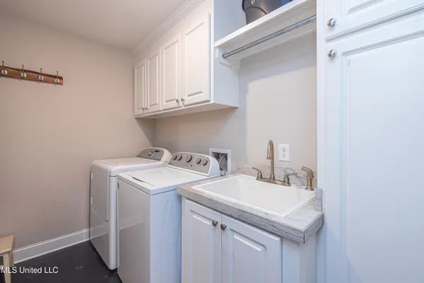 $289,900 | 256 Chartleigh Circle, Canton, MS 39046