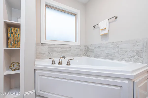 $289,900 | 256 Chartleigh Circle, Canton, MS 39046