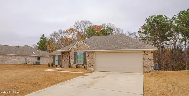 $289,900 | 256 Chartleigh Circle, Canton, MS 39046