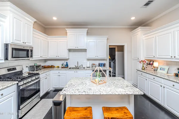 $289,900 | 256 Chartleigh Circle, Canton, MS 39046