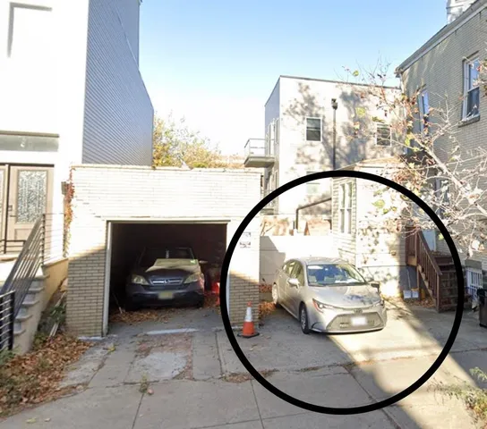 $4,400 | 977 Summit Avenue, Unit 2, Jersey City, NJ 07307