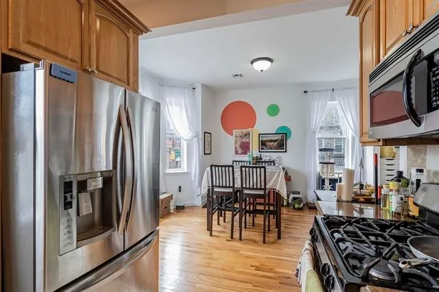 $4,400 | 977 Summit Avenue, Unit 2, Jersey City, NJ 07307