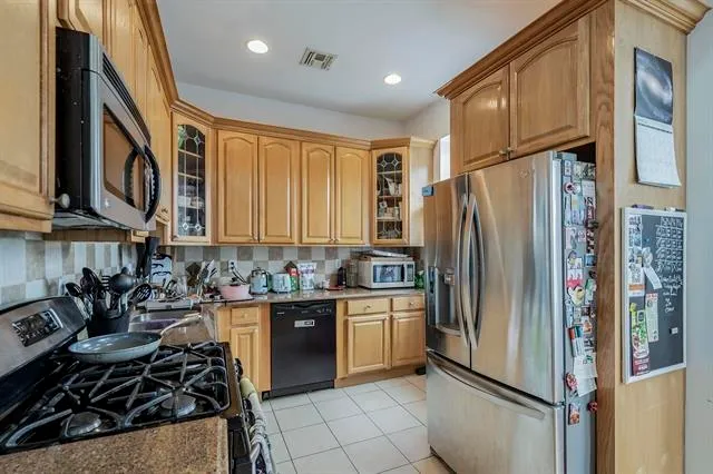 $4,400 | 977 Summit Avenue, Unit 2, Jersey City, NJ 07307