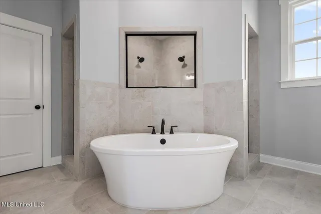 $365,900 | 811 Coahoma Court, Nesbit, MS 38651