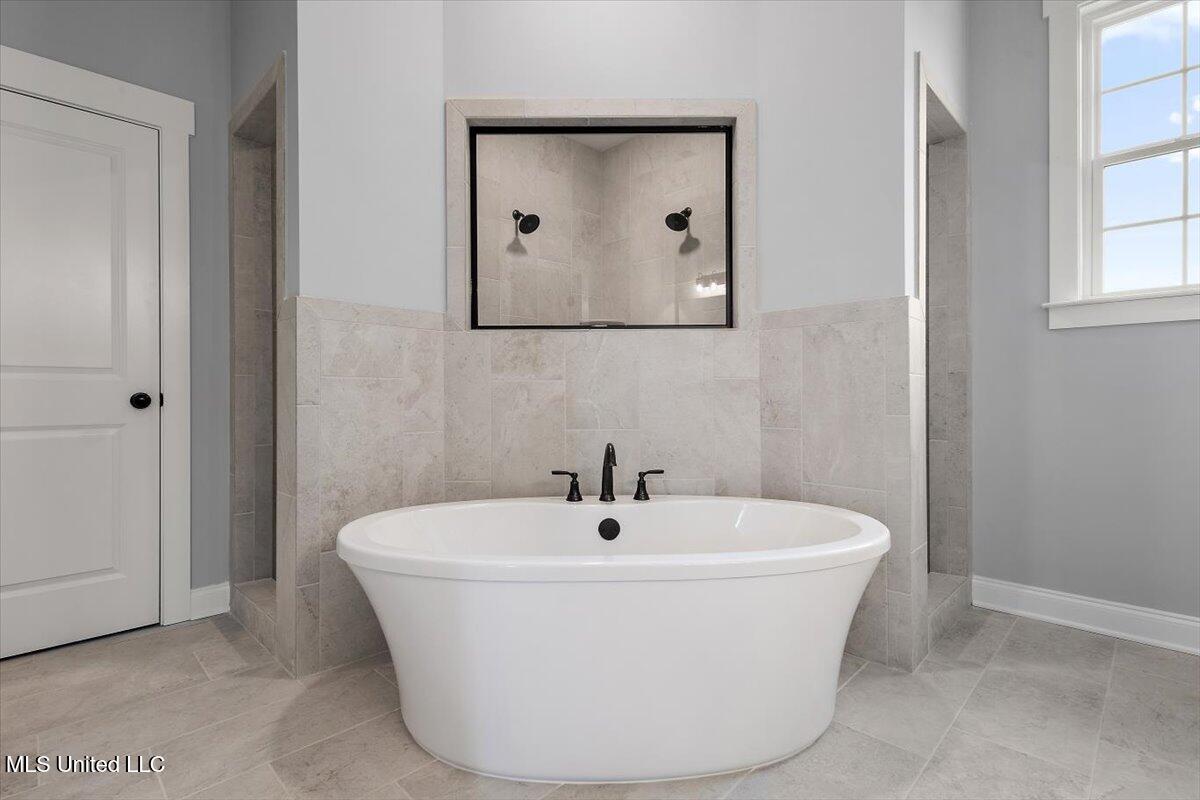 811 Coahoma Court Nesbit, MS 38651 - Photo 18 of 32 Isola