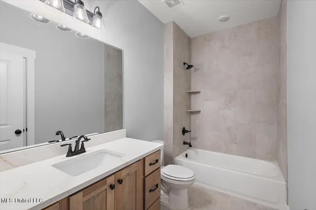 $365,900 | 811 Coahoma Court, Nesbit, MS 38651