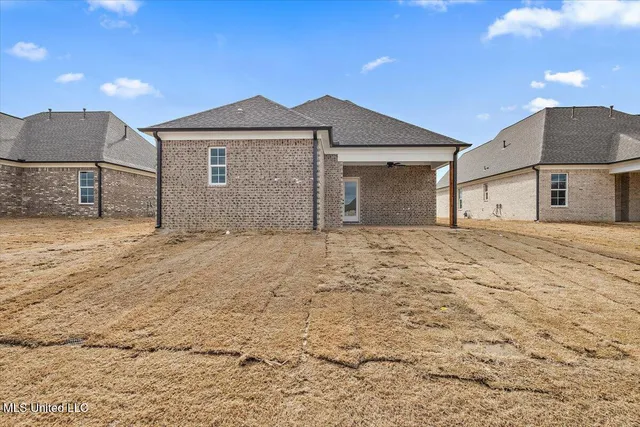 $365,900 | 811 Coahoma Court, Nesbit, MS 38651