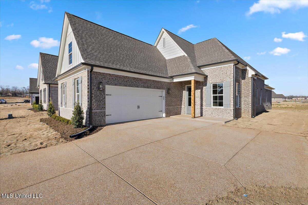 811 Coahoma Court Nesbit, MS 38651 - Photo 3 of 32 Isola