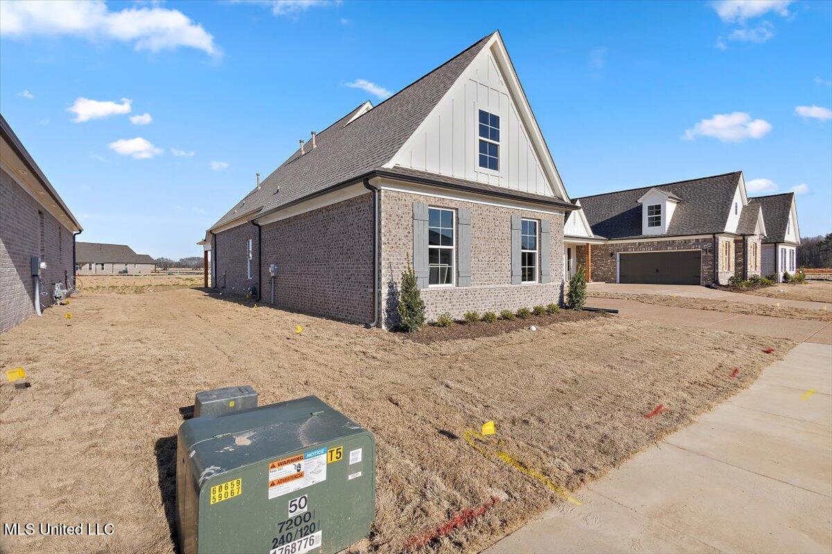 811 Coahoma Court Nesbit, MS 38651 - Photo 4 of 32 Isola