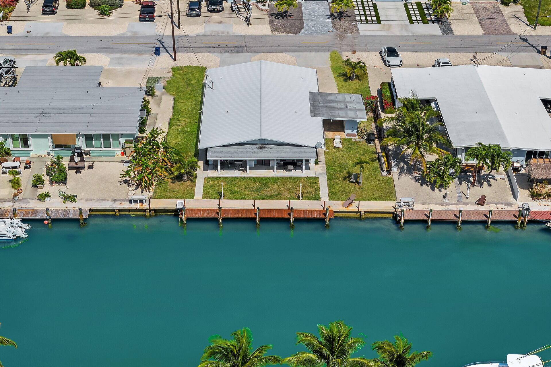 261 - 271 Aerial Canal - Dock