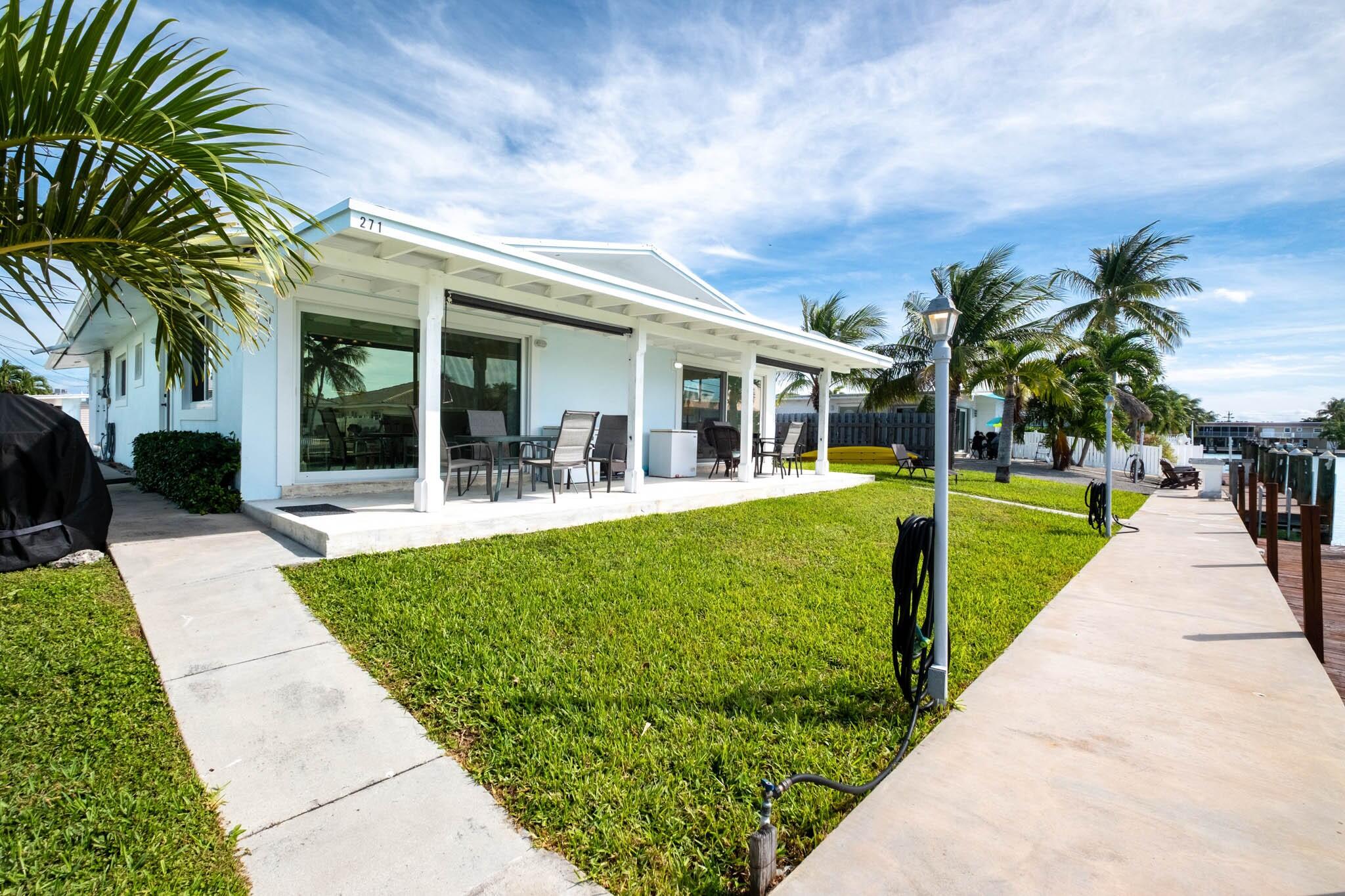261-271 9th Street Key Colony Beach, FL 33051 - Photo 28 of 68 a view of a patio with a table and chairs