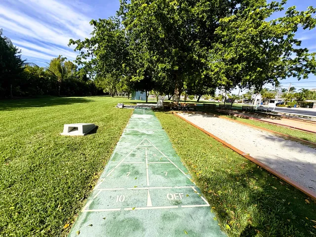 $1,700,000 | 261-271 9th Street, Key Colony Beach, FL 33051