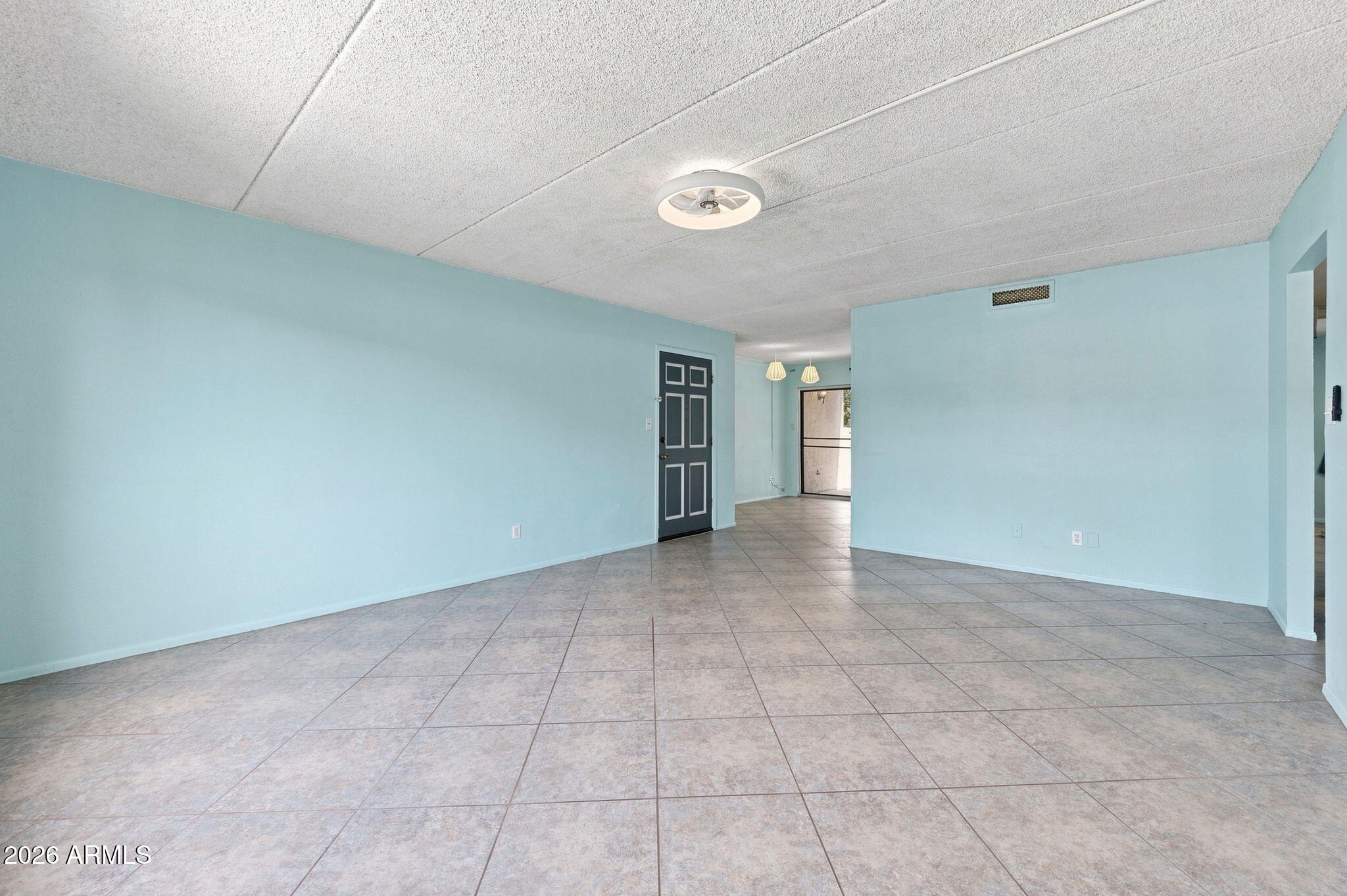 4201 East Camelback Road, Unit 31 Phoenix, AZ 85018 - Photo 5 of 28 14-web-or-mls-Camelback_unit_31 (14)