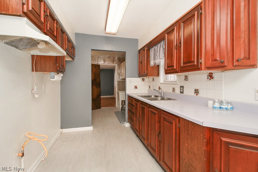 4406 Wyatt Road Cleveland, OH 44128 - Photo 8 of 31 Eath-in-Kitchen