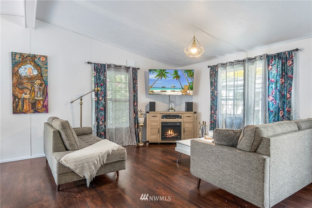 375 Union Avenue Southeast, Unit 7 Renton, WA 98059 - Photo 3 of 34 Gallery Image 3