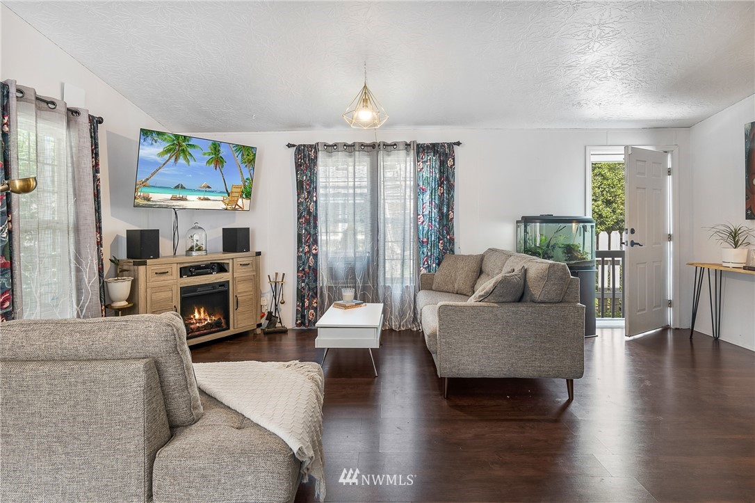 375 Union Avenue Southeast, Unit 7 Renton, WA 98059 - Photo 5 of 34 Gallery Image 5