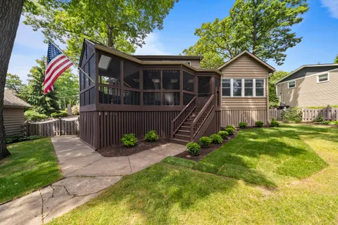 $949,000 | 837 Van Slyke Drive, Fontana, WI 53125