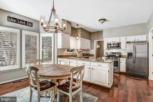 $924,900 | 15277 Surrey House Way, Centreville, VA 20120