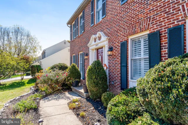 $924,900 | 15277 Surrey House Way, Centreville, VA 20120