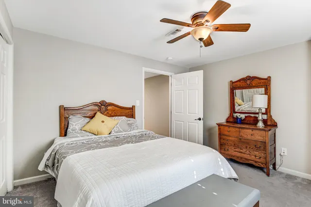 $924,900 | 15277 Surrey House Way, Centreville, VA 20120