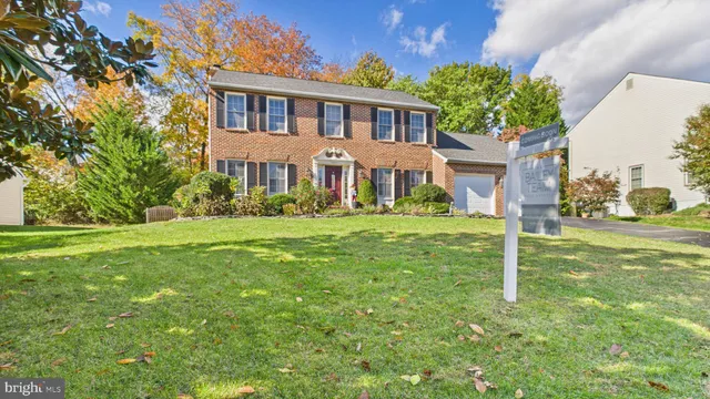 $924,900 | 15277 Surrey House Way, Centreville, VA 20120