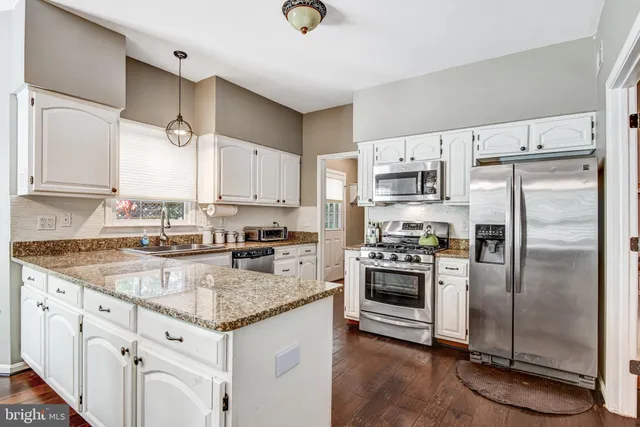 $924,900 | 15277 Surrey House Way, Centreville, VA 20120