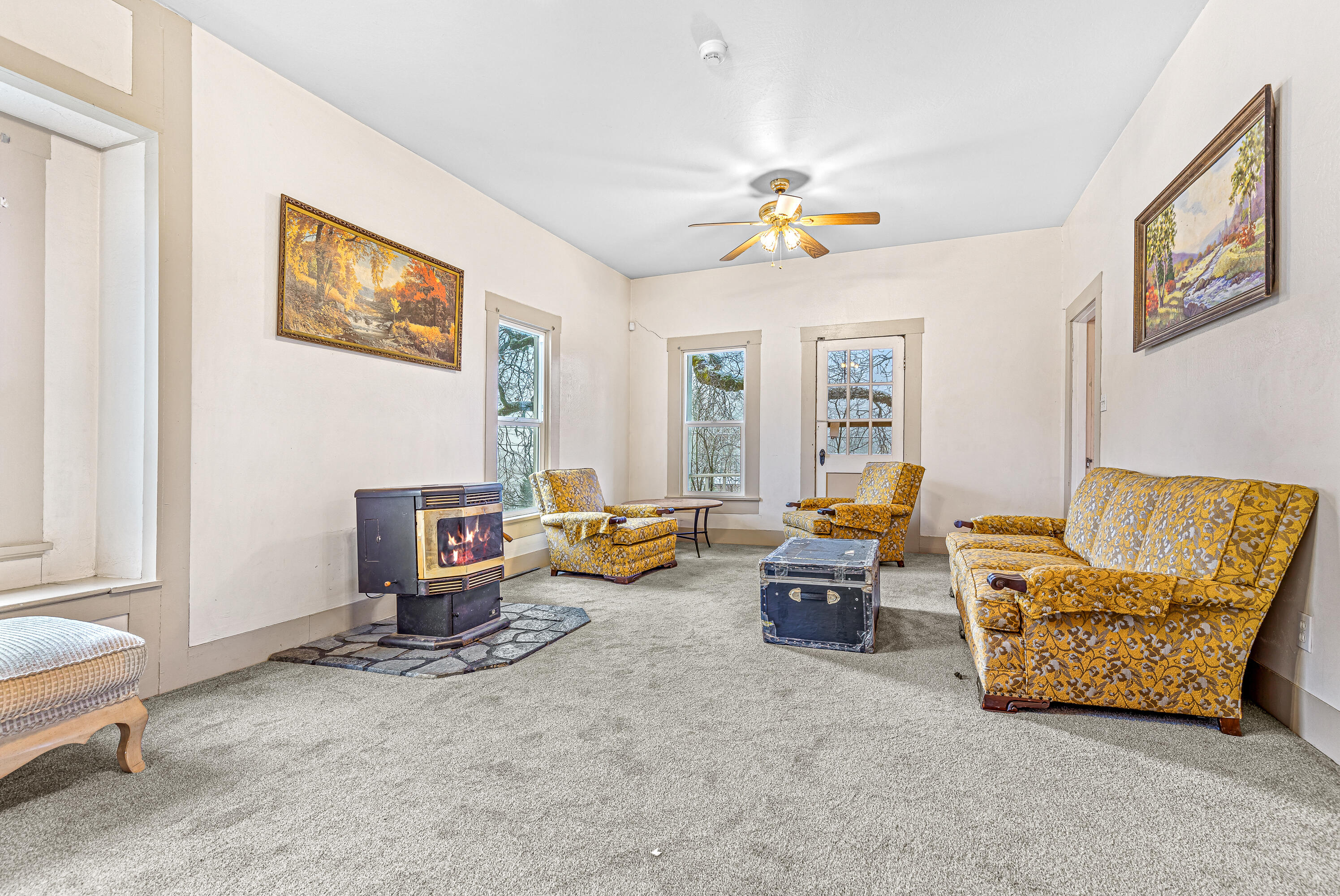 5828 Old Stage Road Central Point, OR 97502 - Photo 9 of 24 9R9A7876