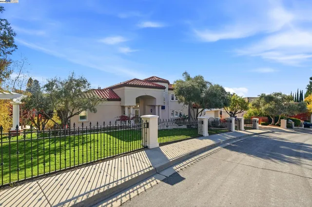 $4,888,888 | 61 Montclaire Drive, Fremont, CA 94539