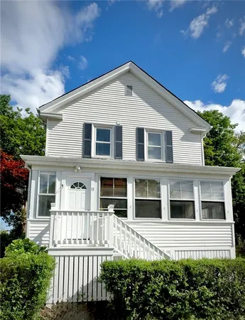 $3,600 | 11 Russell Avenue, Unit 2, Newport, RI 02840
