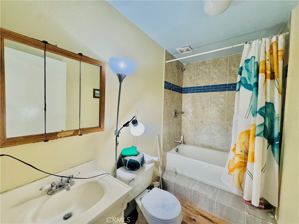 812 East 8th Street Long Beach, CA 90813 - Photo 18 of 40 a bathroom with a sink toilet and shower
