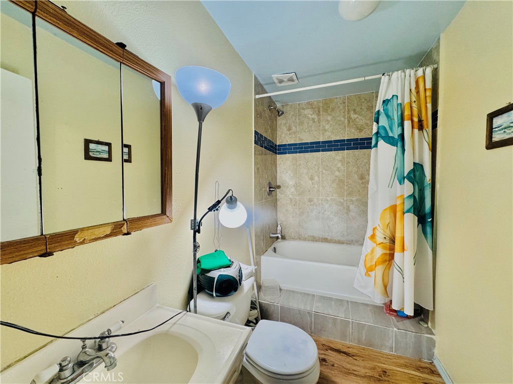 812 East 8th Street Long Beach, CA 90813 - Photo 19 of 40 a bathroom with a sink toilet and shower
