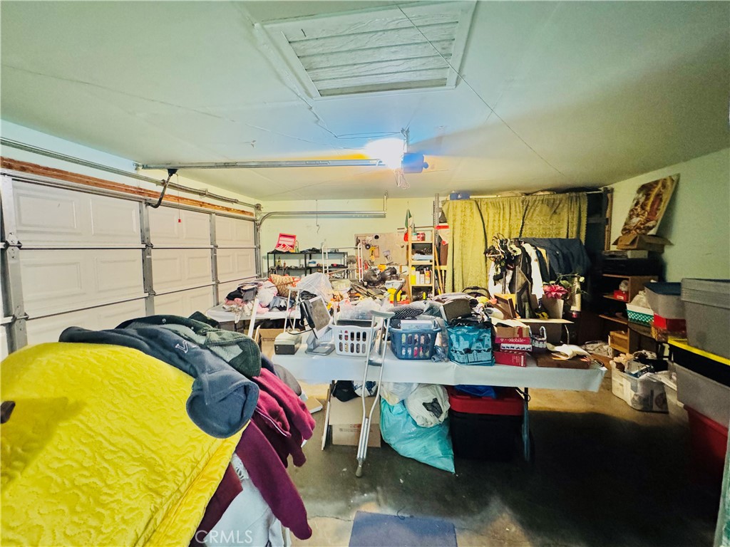812 East 8th Street Long Beach, CA 90813 - Photo 21 of 40 a room with gym equipment