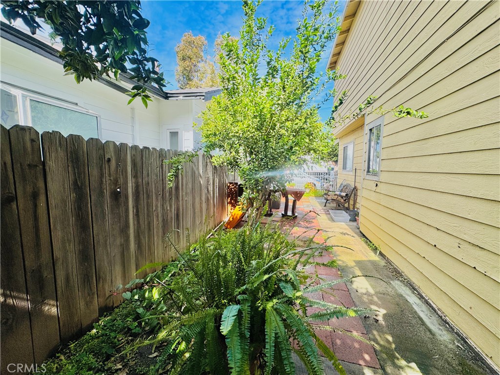 812 East 8th Street Long Beach, CA 90813 - Photo 26 of 40 a view of a backyard with sitting area