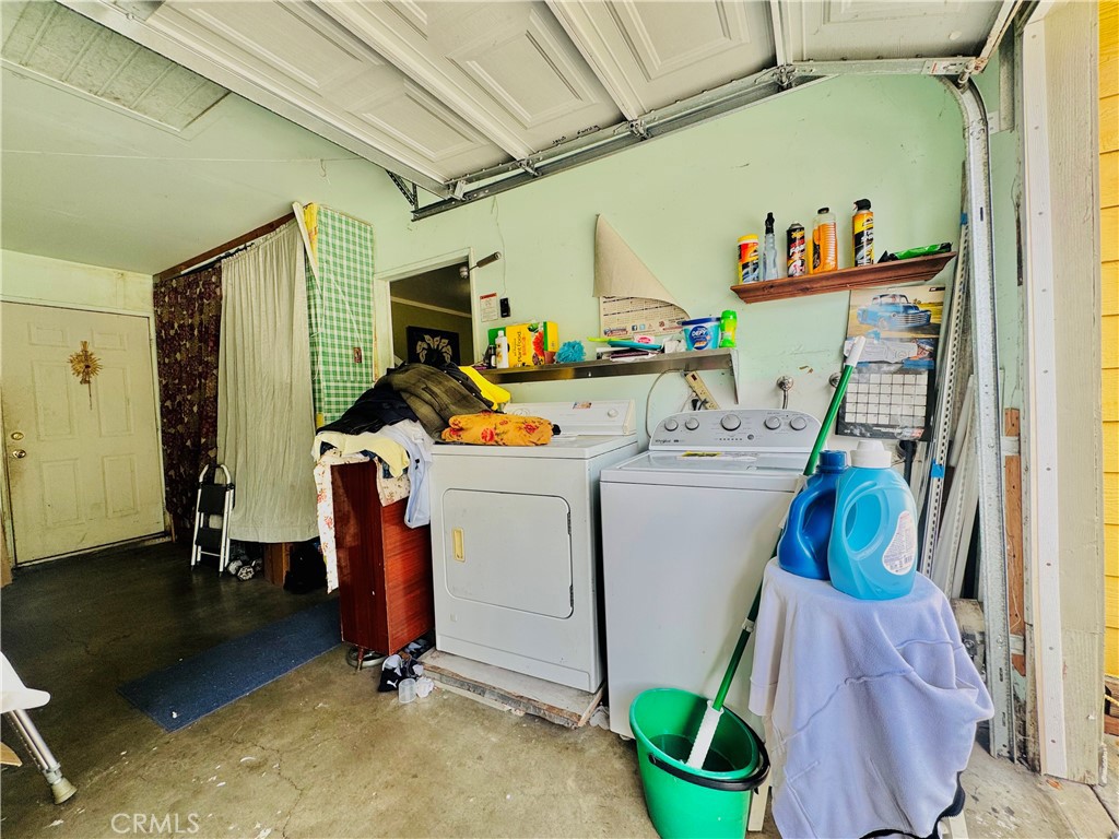 812 East 8th Street Long Beach, CA 90813 - Photo 28 of 40 a utility room with dryer and washer