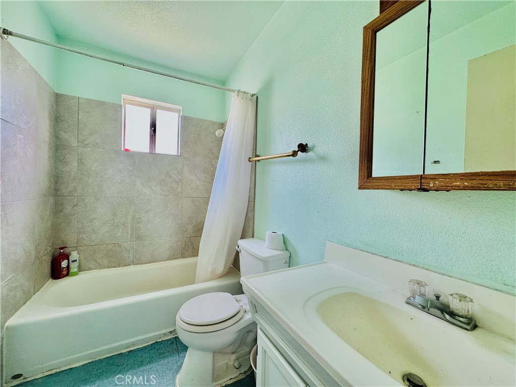 812 East 8th Street Long Beach, CA 90813 - Photo 38 of 40 a bathroom with a sink and a toilet