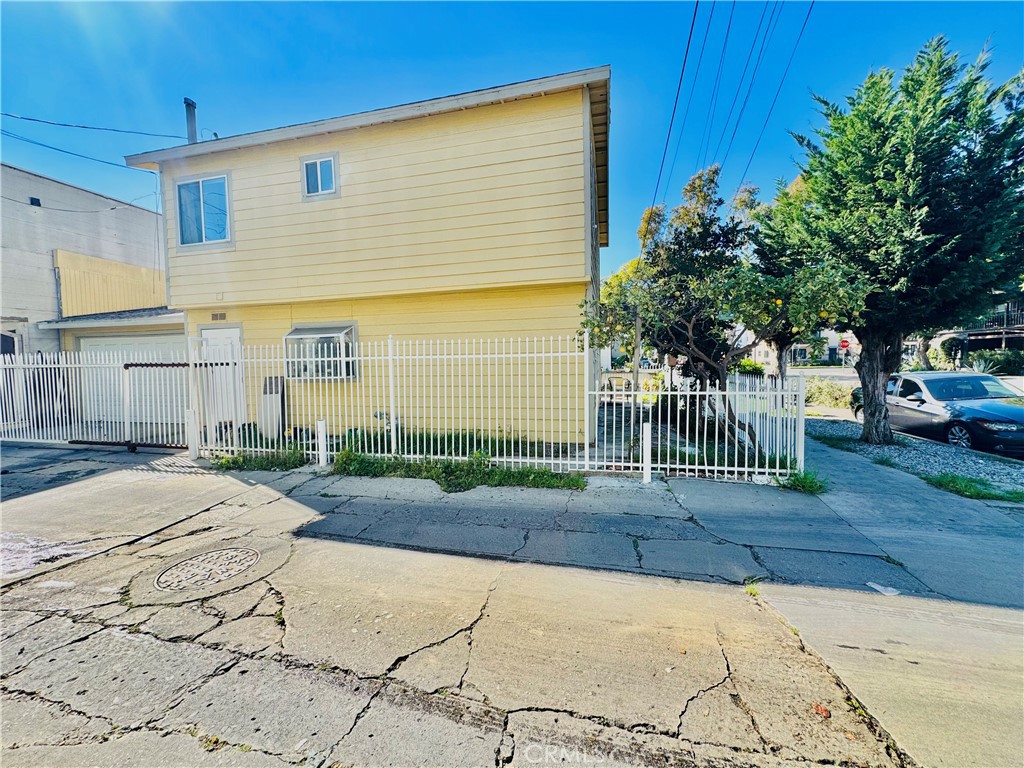 812 East 8th Street Long Beach, CA 90813 - Photo 4 of 40 a front view of a house with a yard