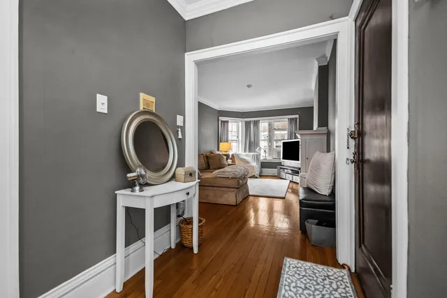 $176,000 | 212 North Oak Park Avenue, Unit 2EE, Oak Park, IL 60302