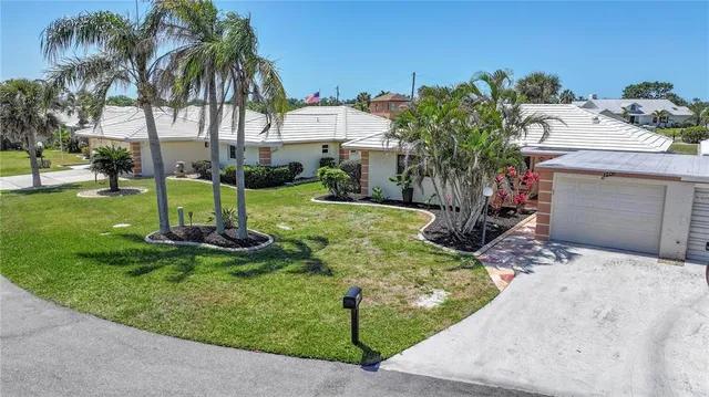 $525,000 | 120 Villa Drive, Unit 120, Osprey, FL 34229