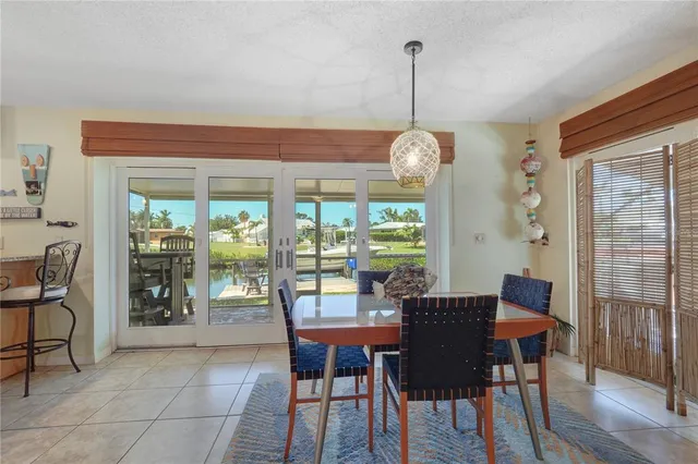 $525,000 | 120 Villa Drive, Unit 120, Osprey, FL 34229