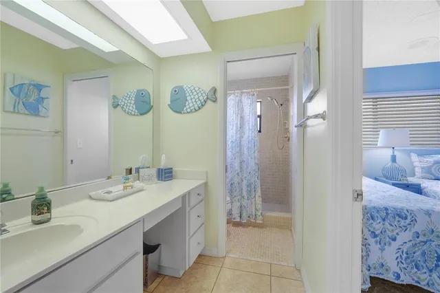 $525,000 | 120 Villa Drive, Unit 120, Osprey, FL 34229