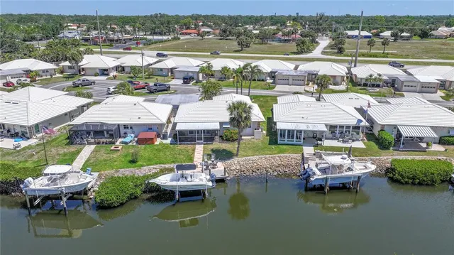 $525,000 | 120 Villa Drive, Unit 120, Osprey, FL 34229