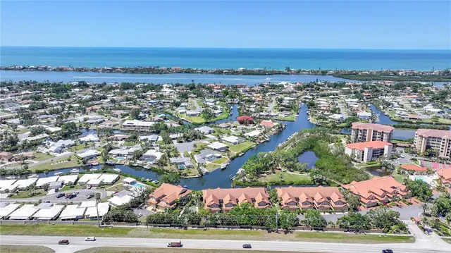 $525,000 | 120 Villa Drive, Unit 120, Osprey, FL 34229