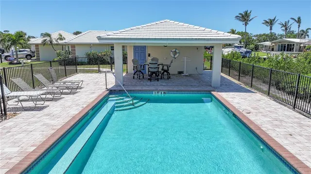 $525,000 | 120 Villa Drive, Unit 120, Osprey, FL 34229