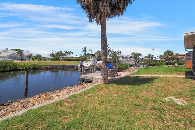$525,000 | 120 Villa Drive, Unit 120, Osprey, FL 34229