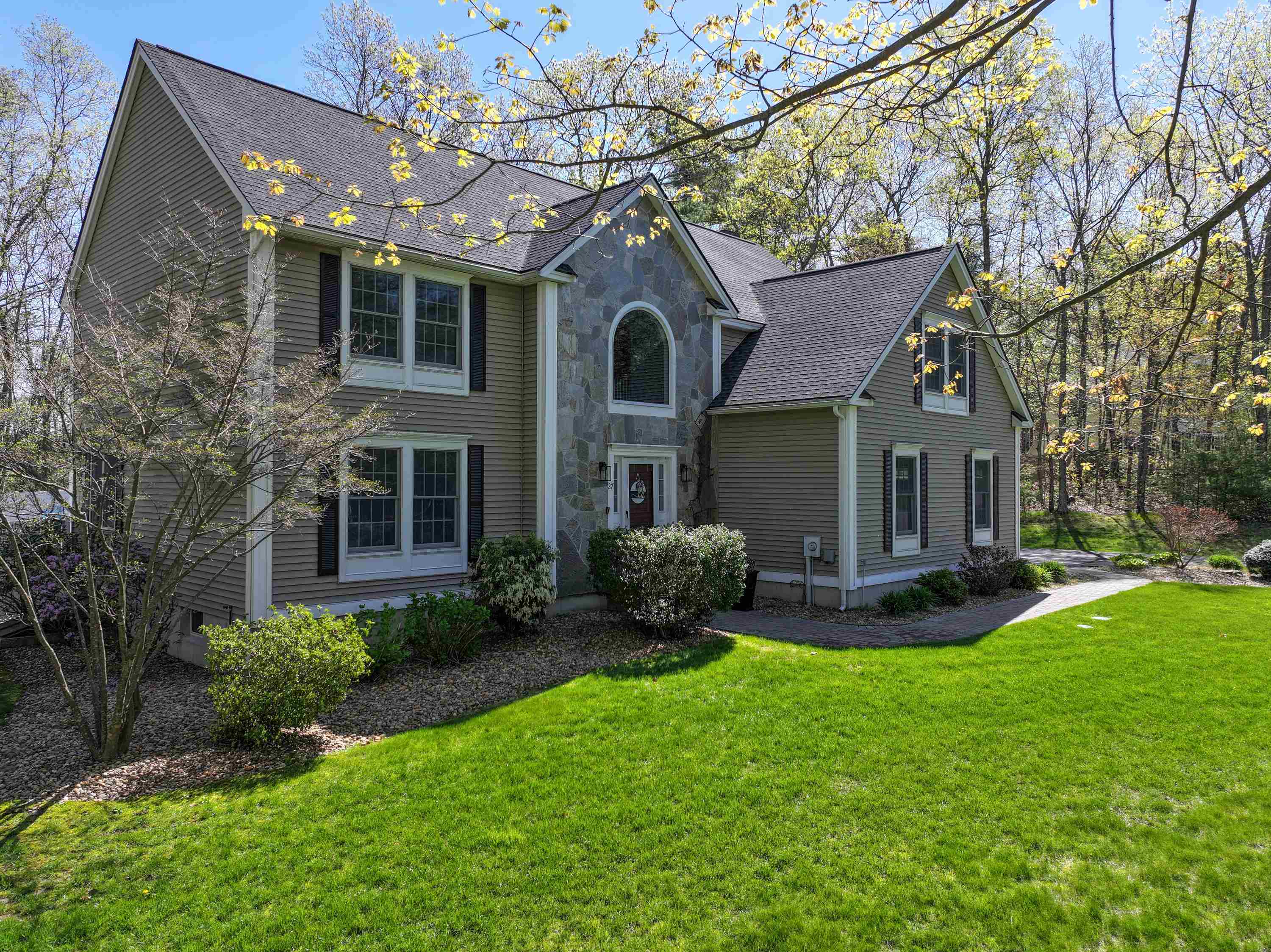27 Squire Armour Road Windham, NH 03087 - Photo 1 of 40