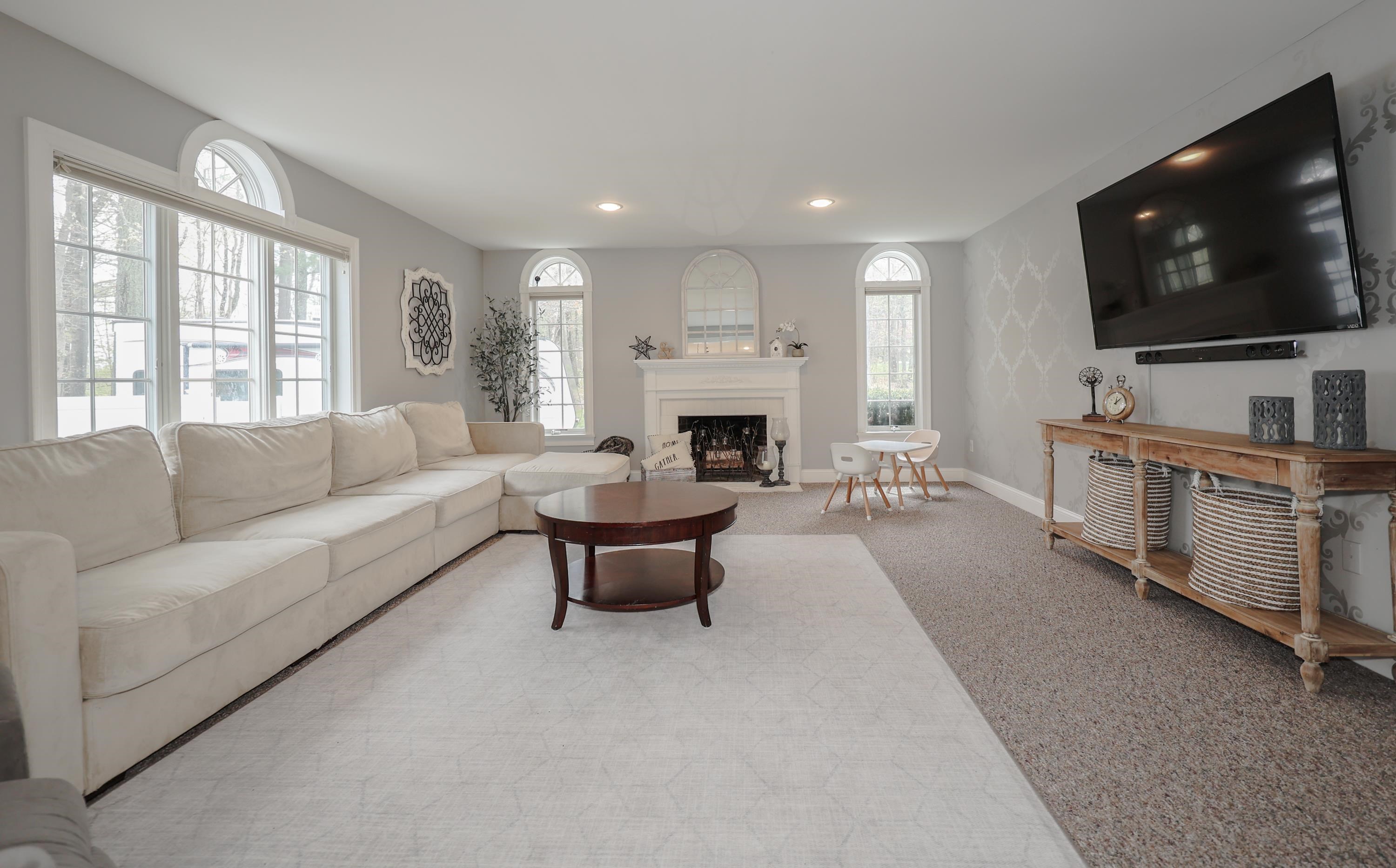 27 Squire Armour Road Windham, NH 03087 - Photo 7 of 40